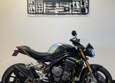 TRIUMPH SPEED TRIPLE 1200 RS