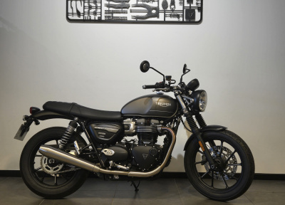 TRIUMPH STREET TWIN  900