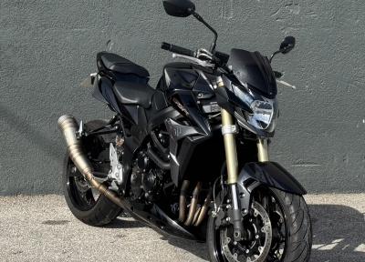 SUZUKI GSR 750