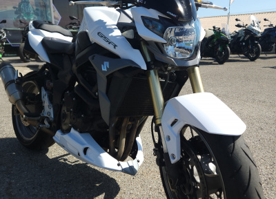 SUZUKI GSR 750
