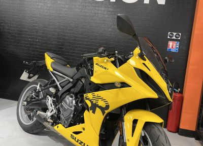 SUZUKI GSX-8R