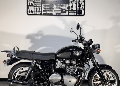 TRIUMPH BONNEVILLE 865 SE