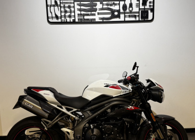 TRIUMPH SPEED TRIPLE 1050 RS