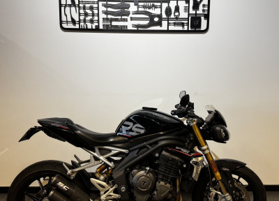 TRIUMPH SPEED TRIPLE 1200 RS