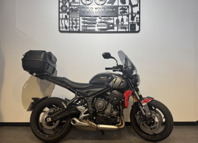 TRIUMPH TRIDENT 660