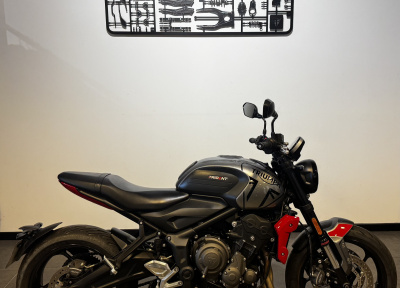 TRIUMPH TRIDENT 660