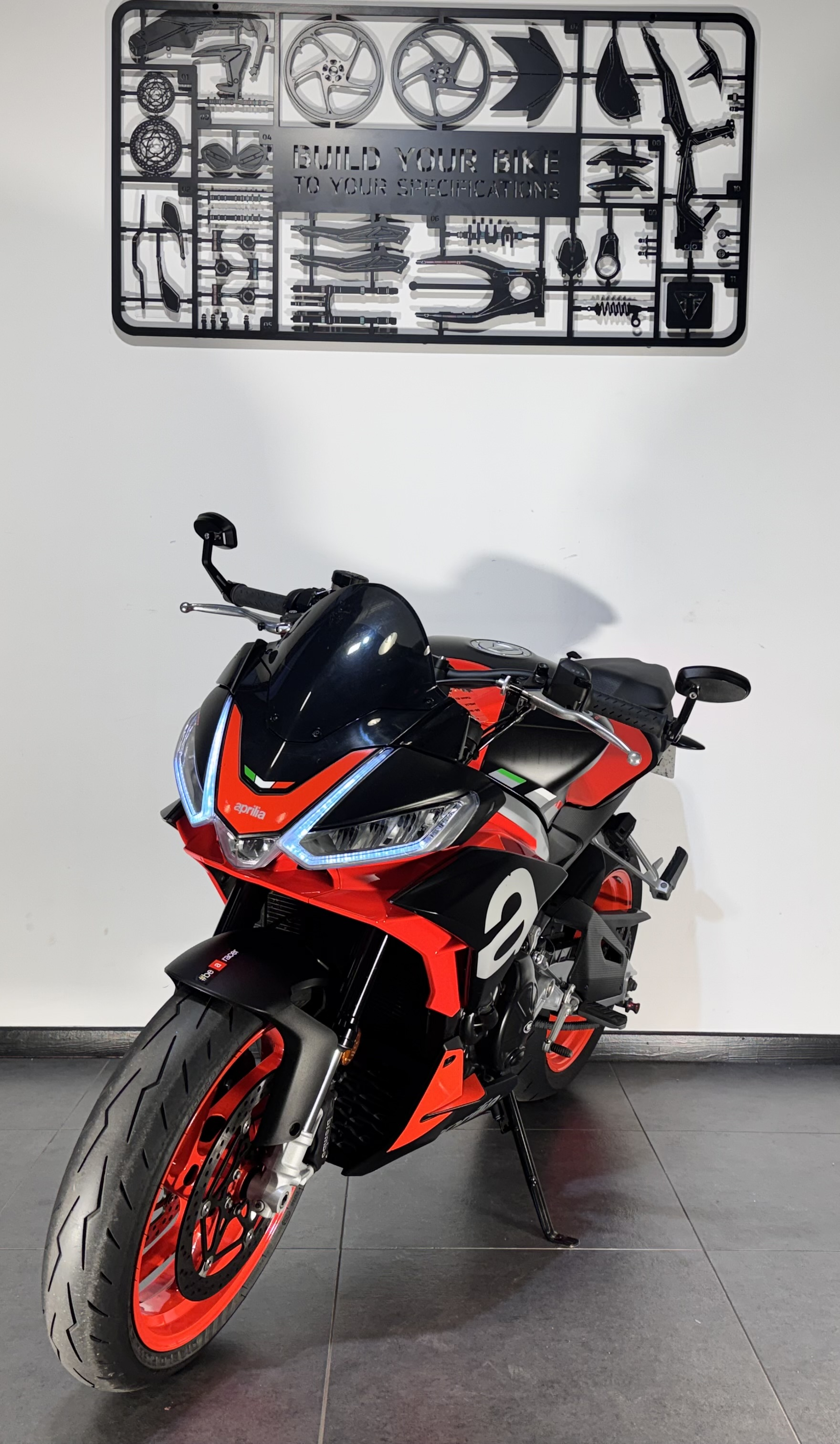 APRILIA TUONO 660