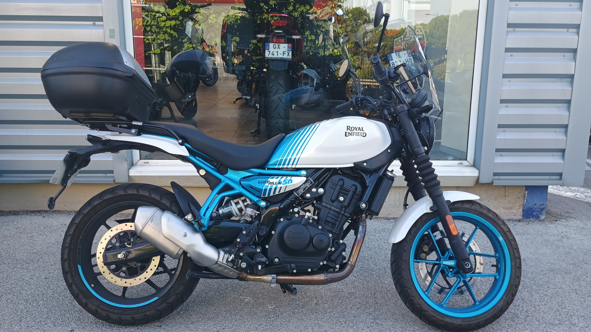 ROYAL ENFIELD GUERILLA 450