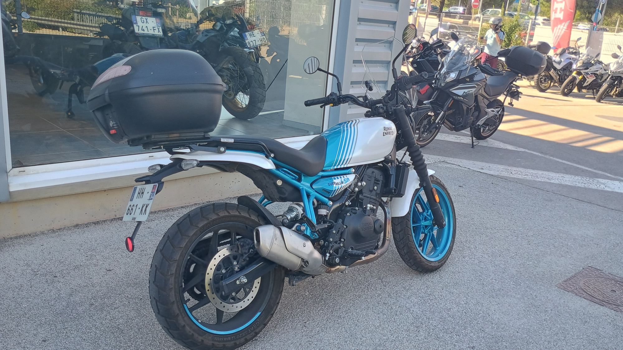 ROYAL ENFIELD GUERILLA 450