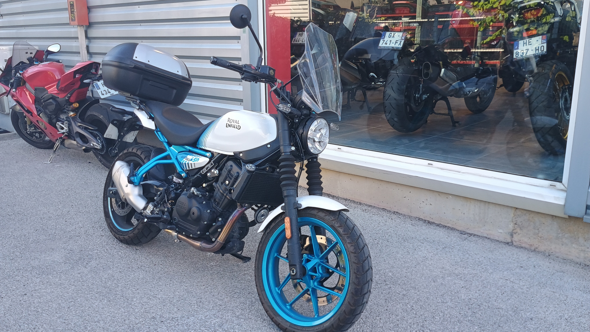 ROYAL ENFIELD GUERILLA 450