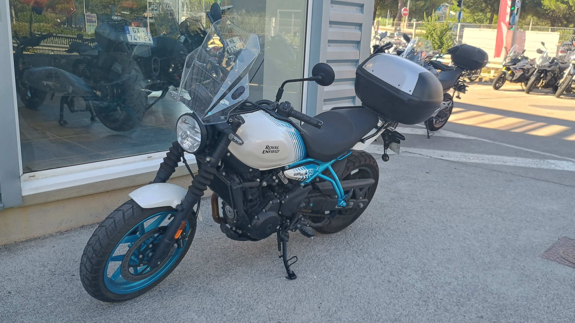 ROYAL ENFIELD GUERILLA 450