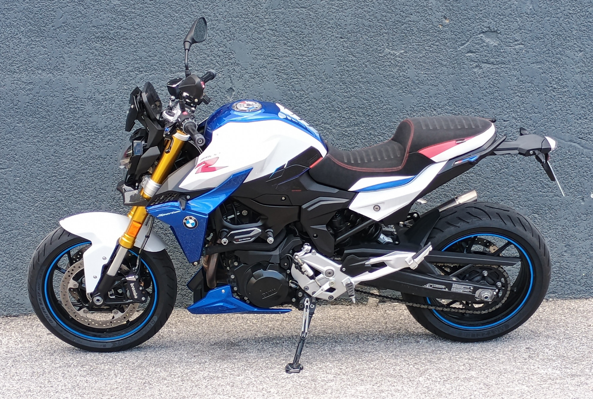 BMW F900 R
