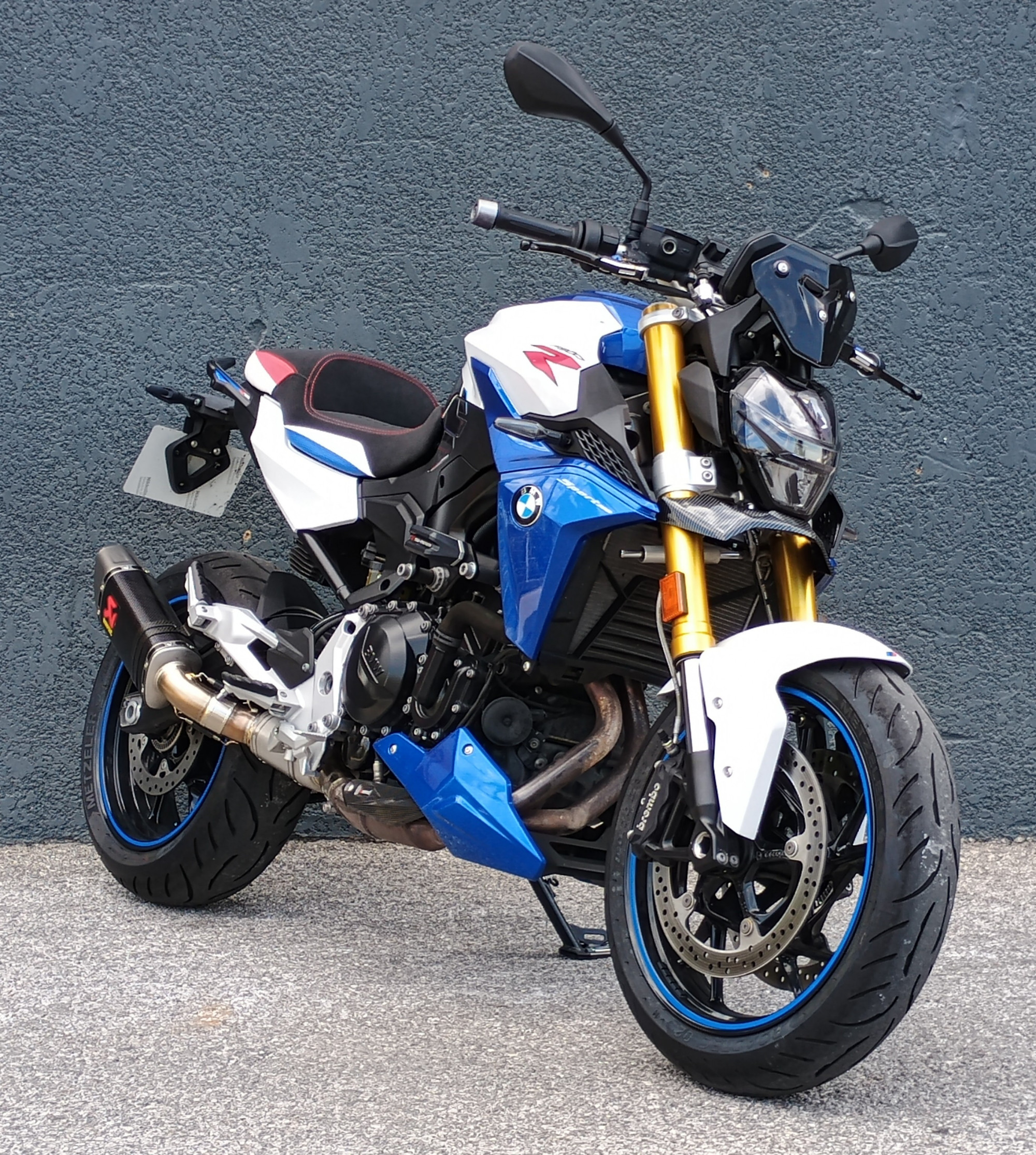 BMW F900 R