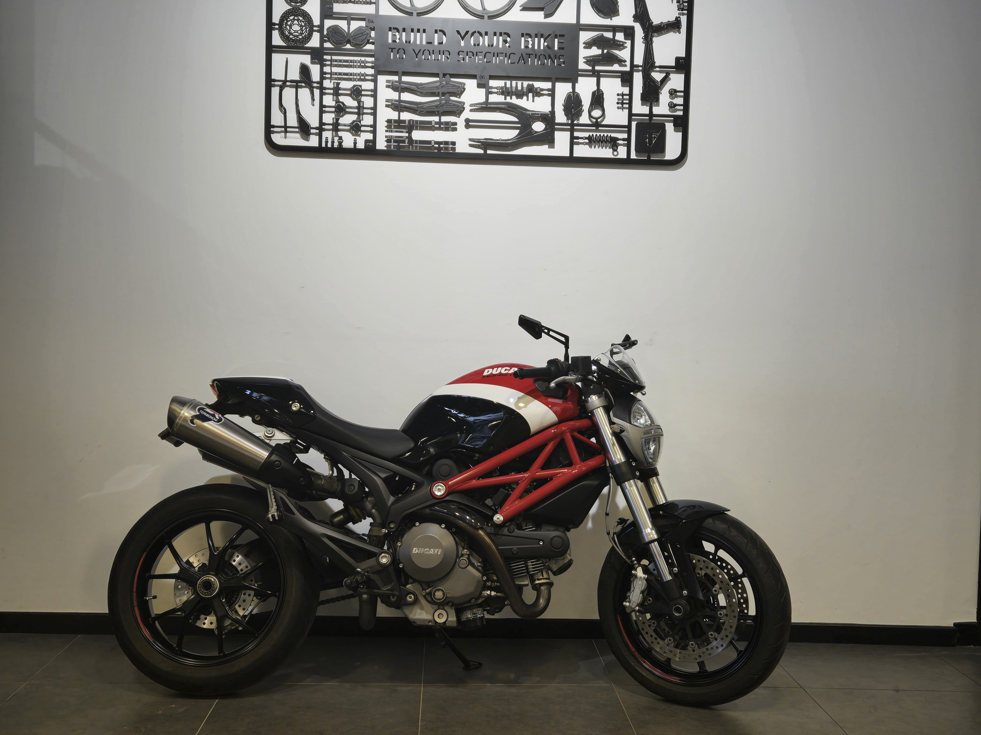 DUCATI 796 MONSTER