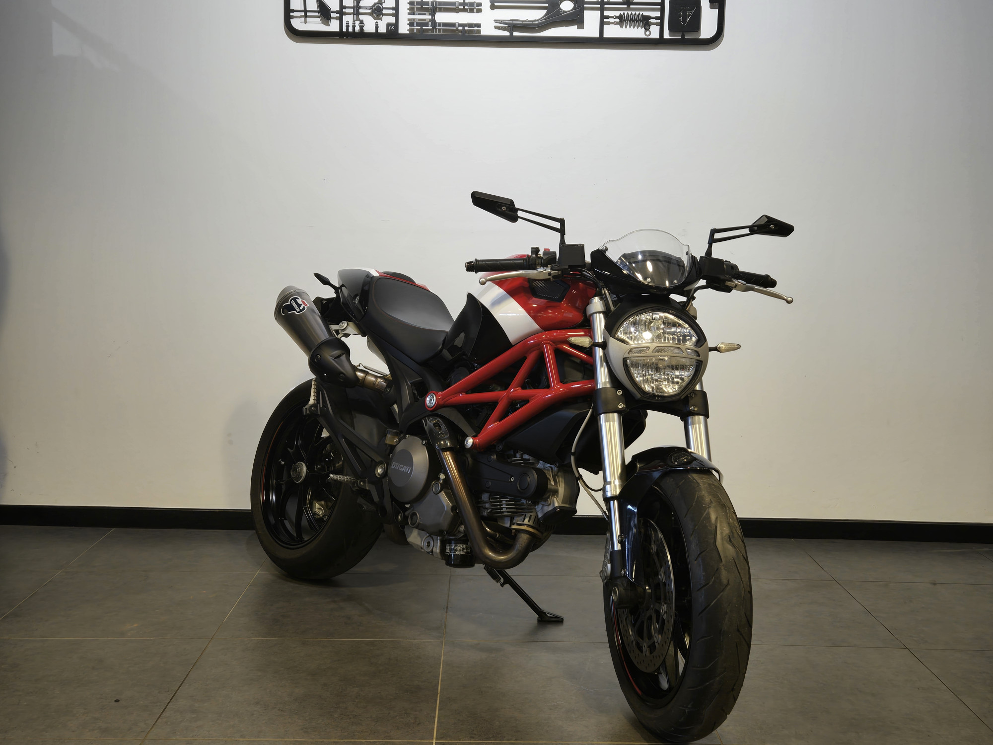DUCATI 796 MONSTER