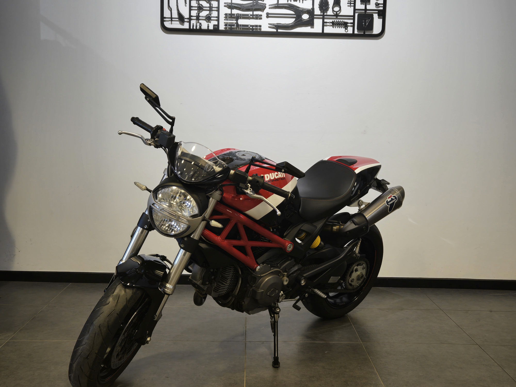 DUCATI 796 MONSTER