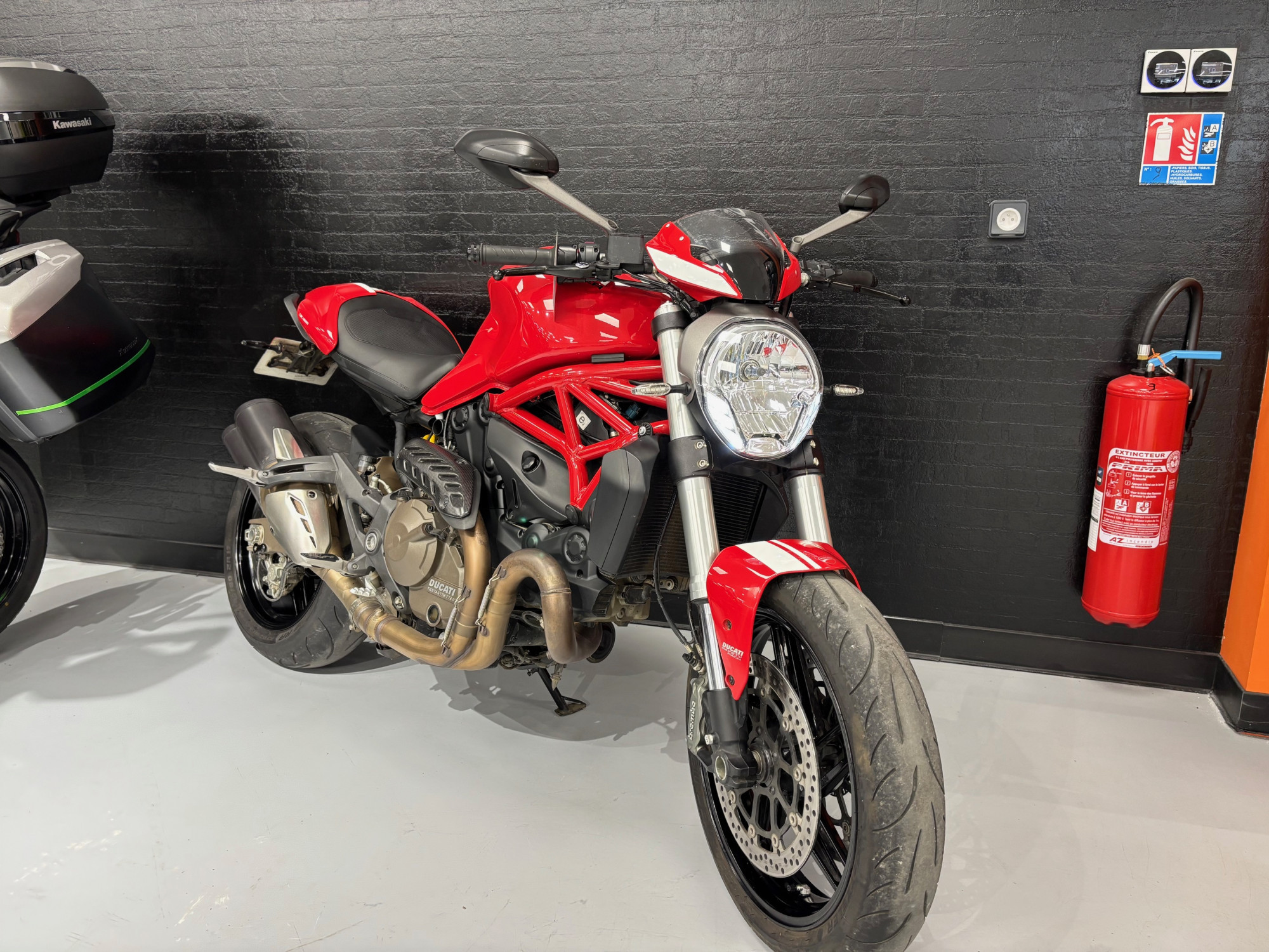 DUCATI MONSTER 821