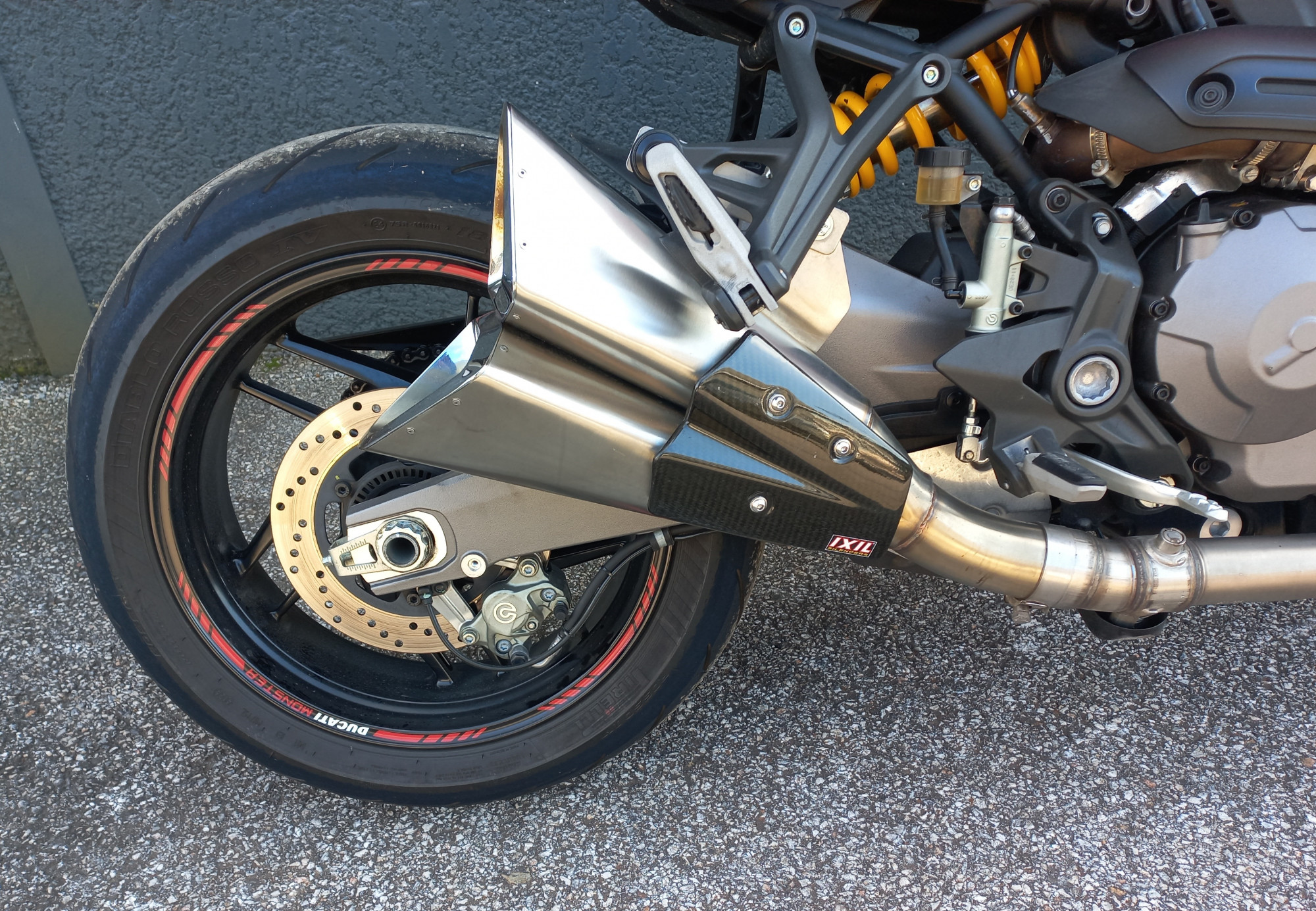 DUCATI MONSTER 821