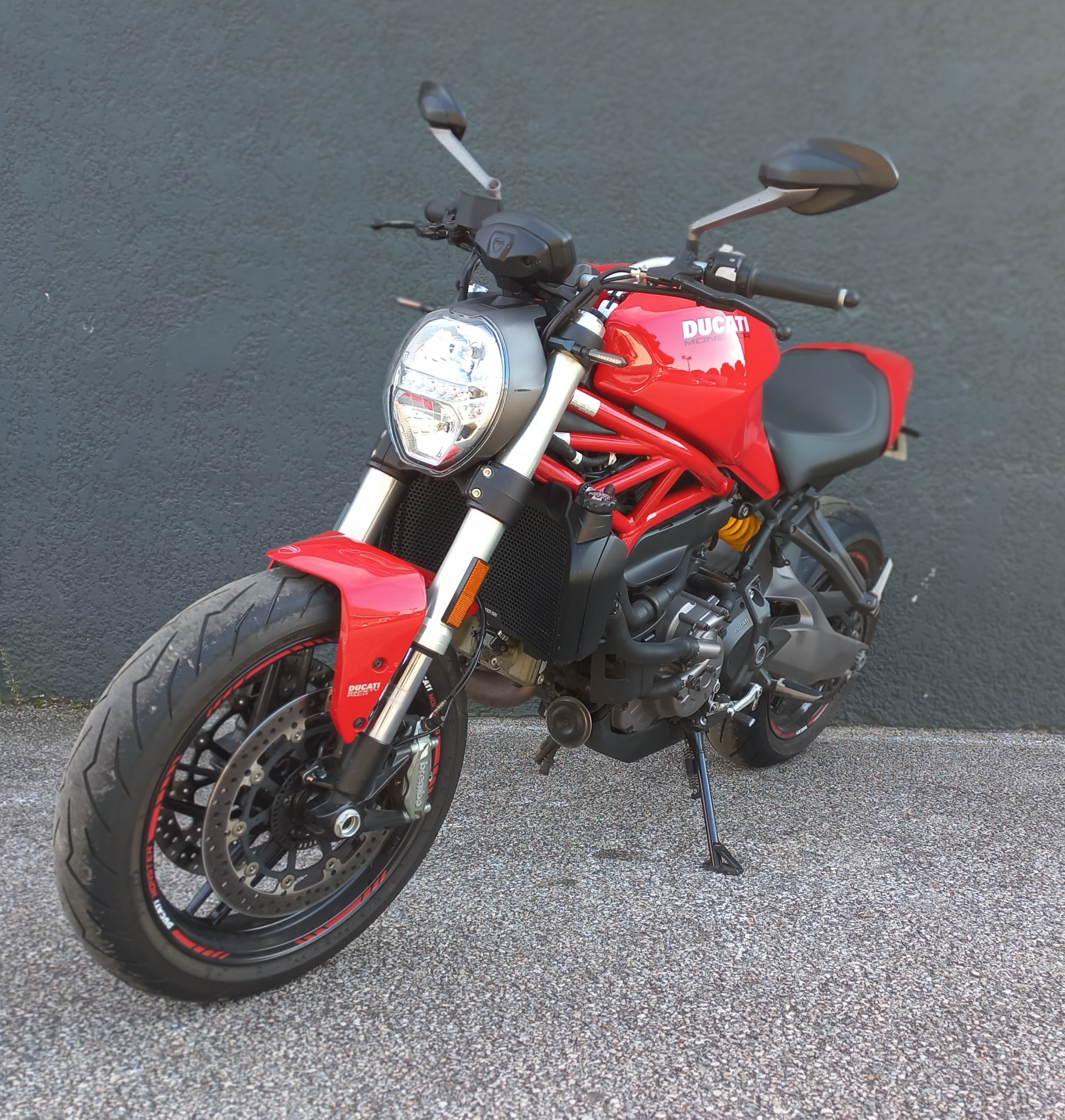 DUCATI MONSTER 821