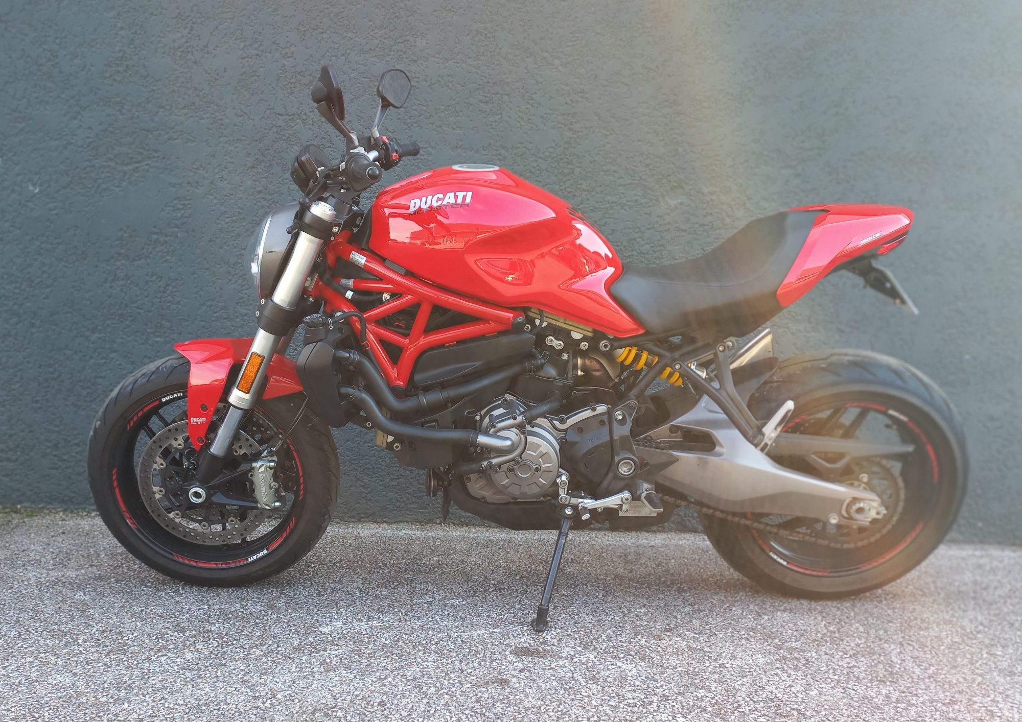 DUCATI MONSTER 821