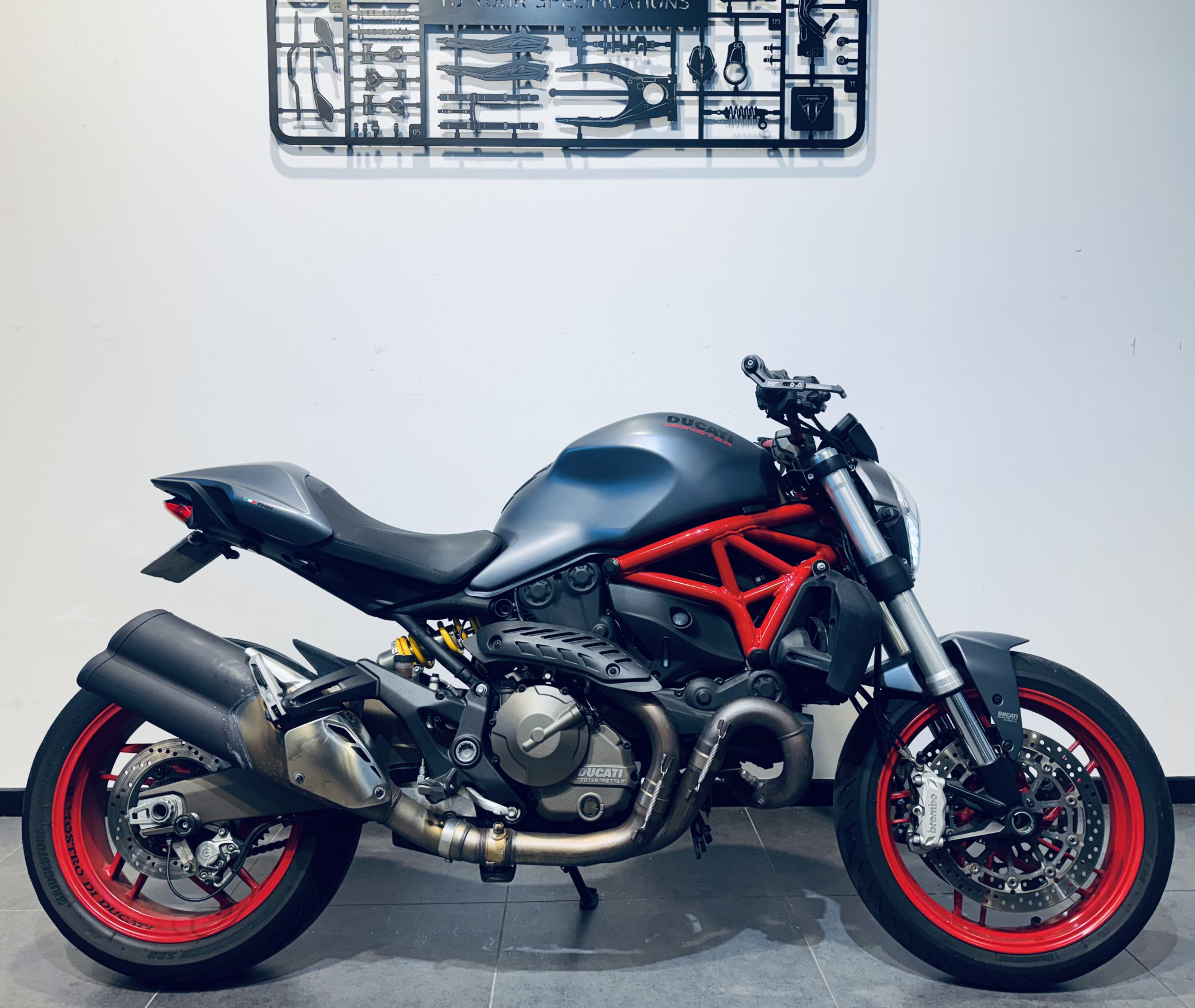 DUCATI MONSTER 821