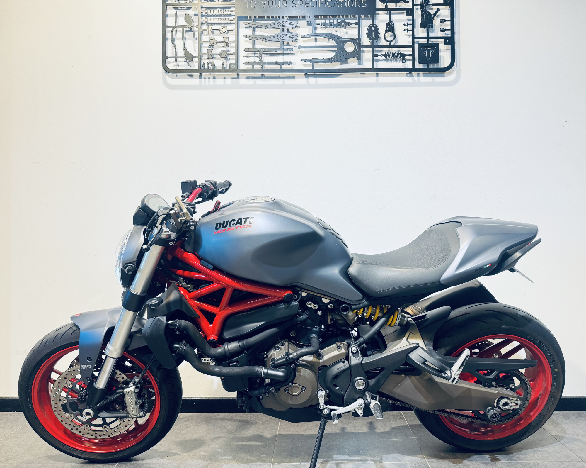 DUCATI MONSTER 821