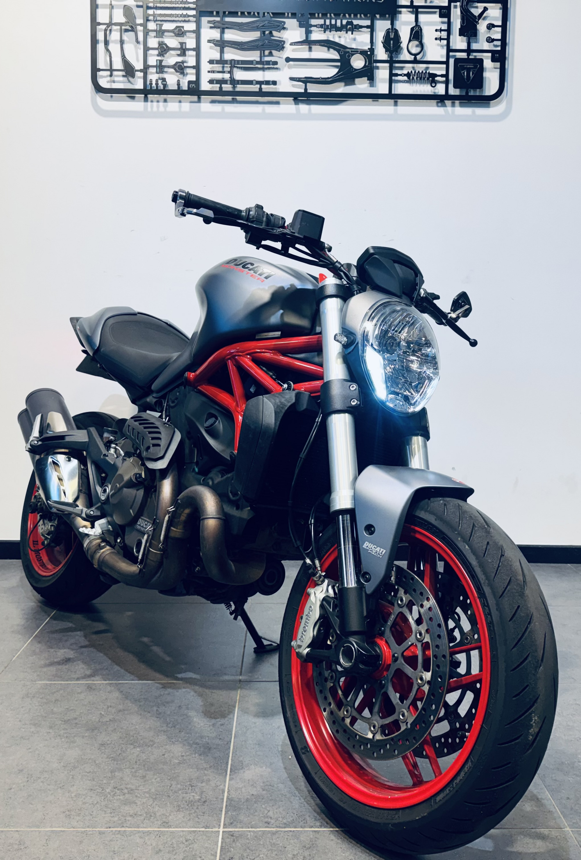 DUCATI MONSTER 821