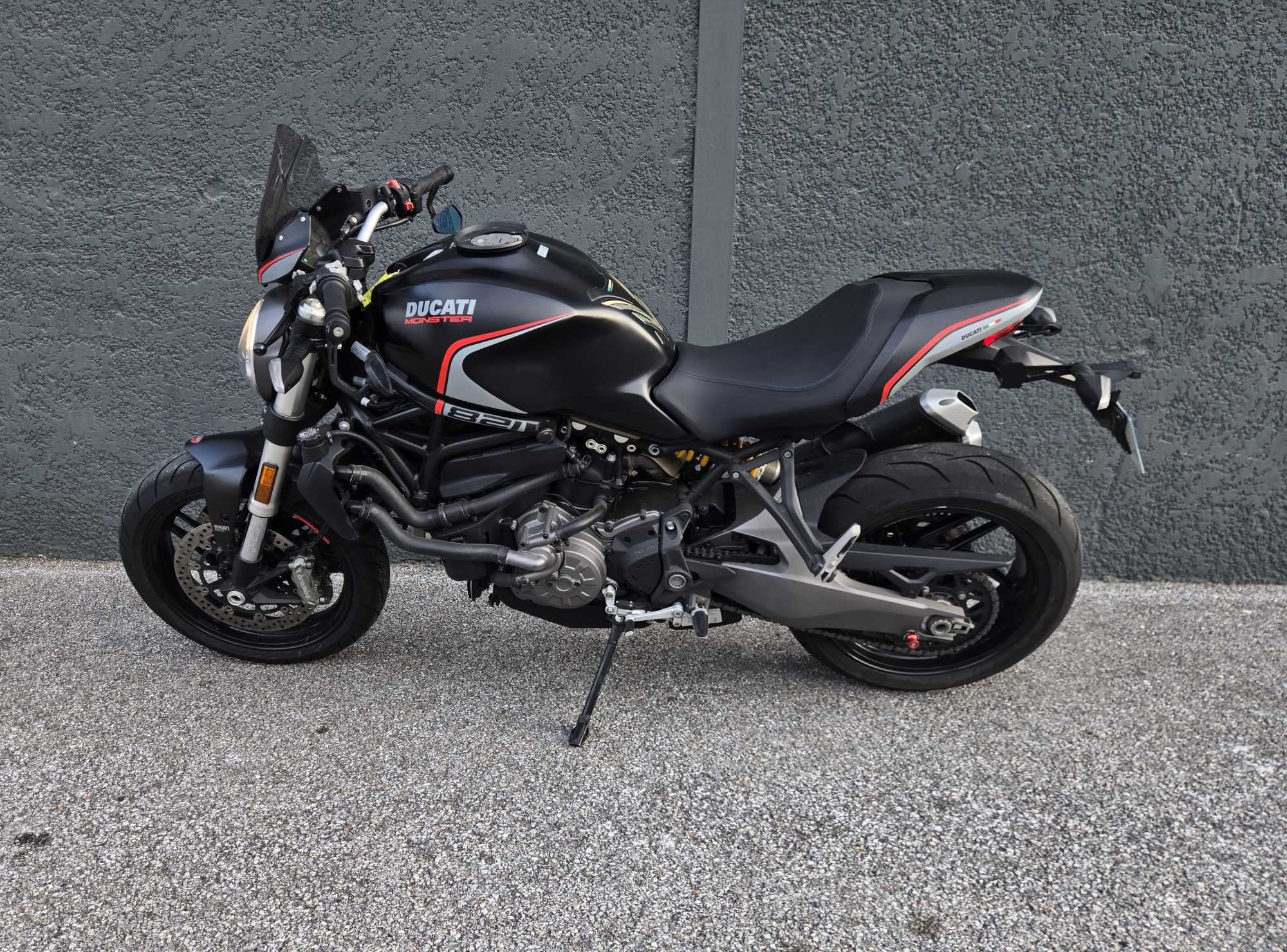 DUCATI MONSTER 821