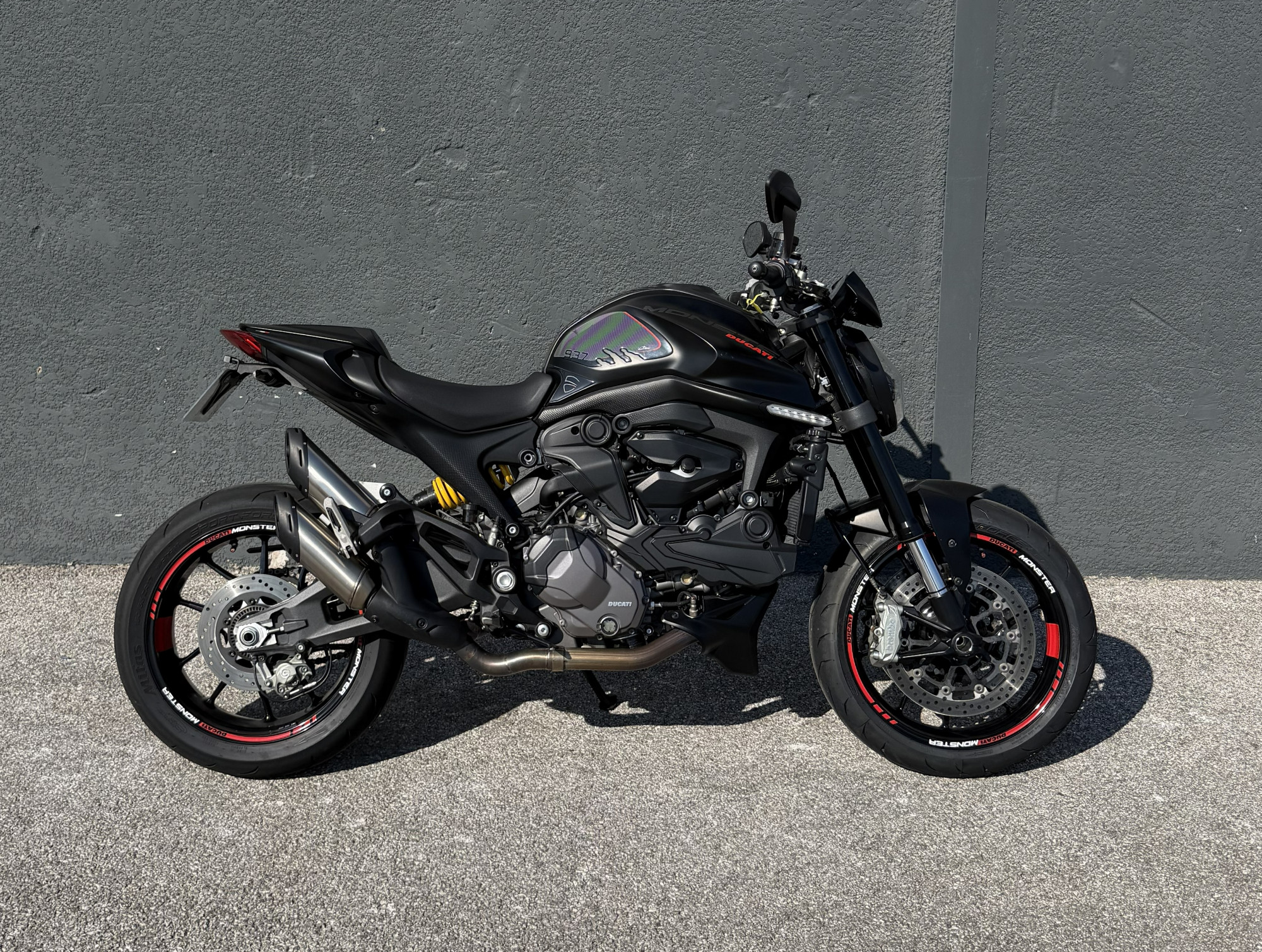 DUCATI MONSTER +