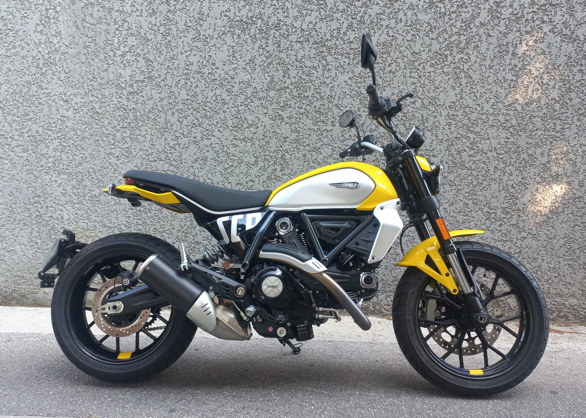 DUCATI SCRAMBLER ICON