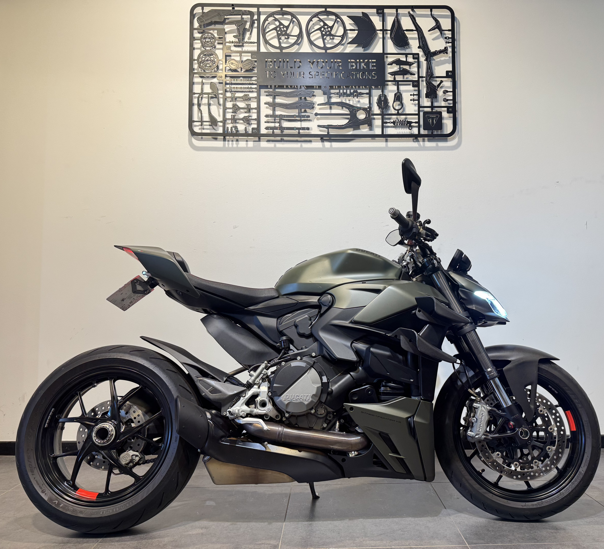DUCATI STREETFIGHTER V2