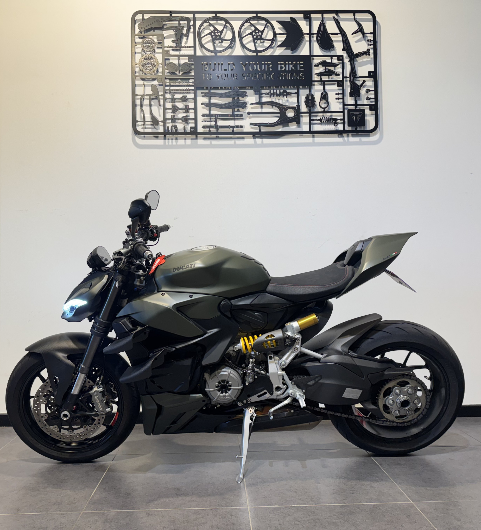 DUCATI STREETFIGHTER V2