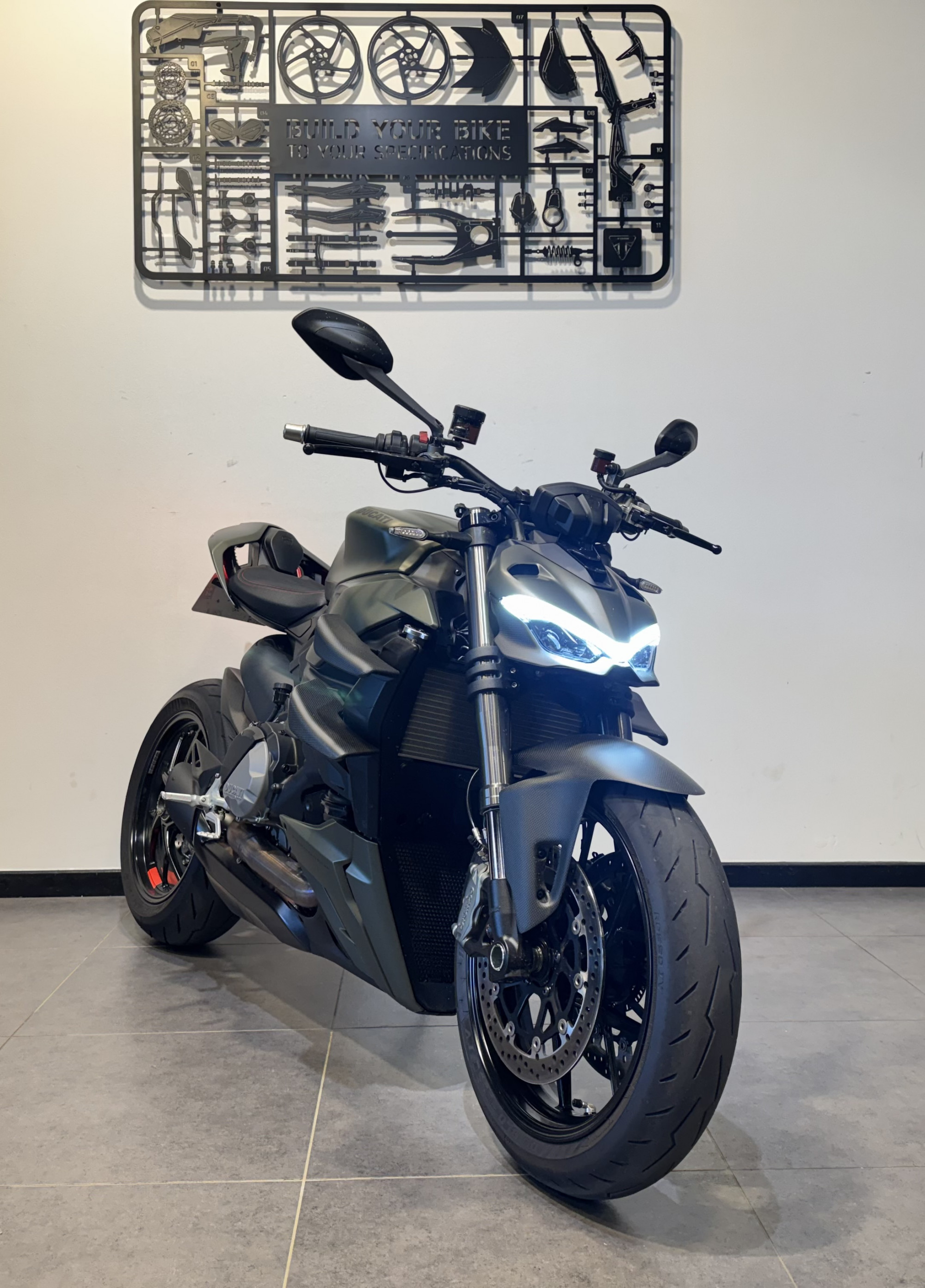 DUCATI STREETFIGHTER V2