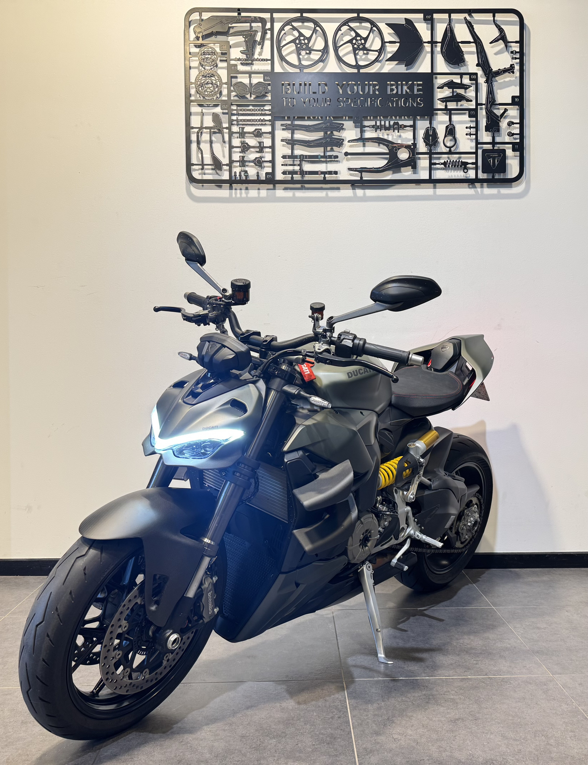 DUCATI STREETFIGHTER V2