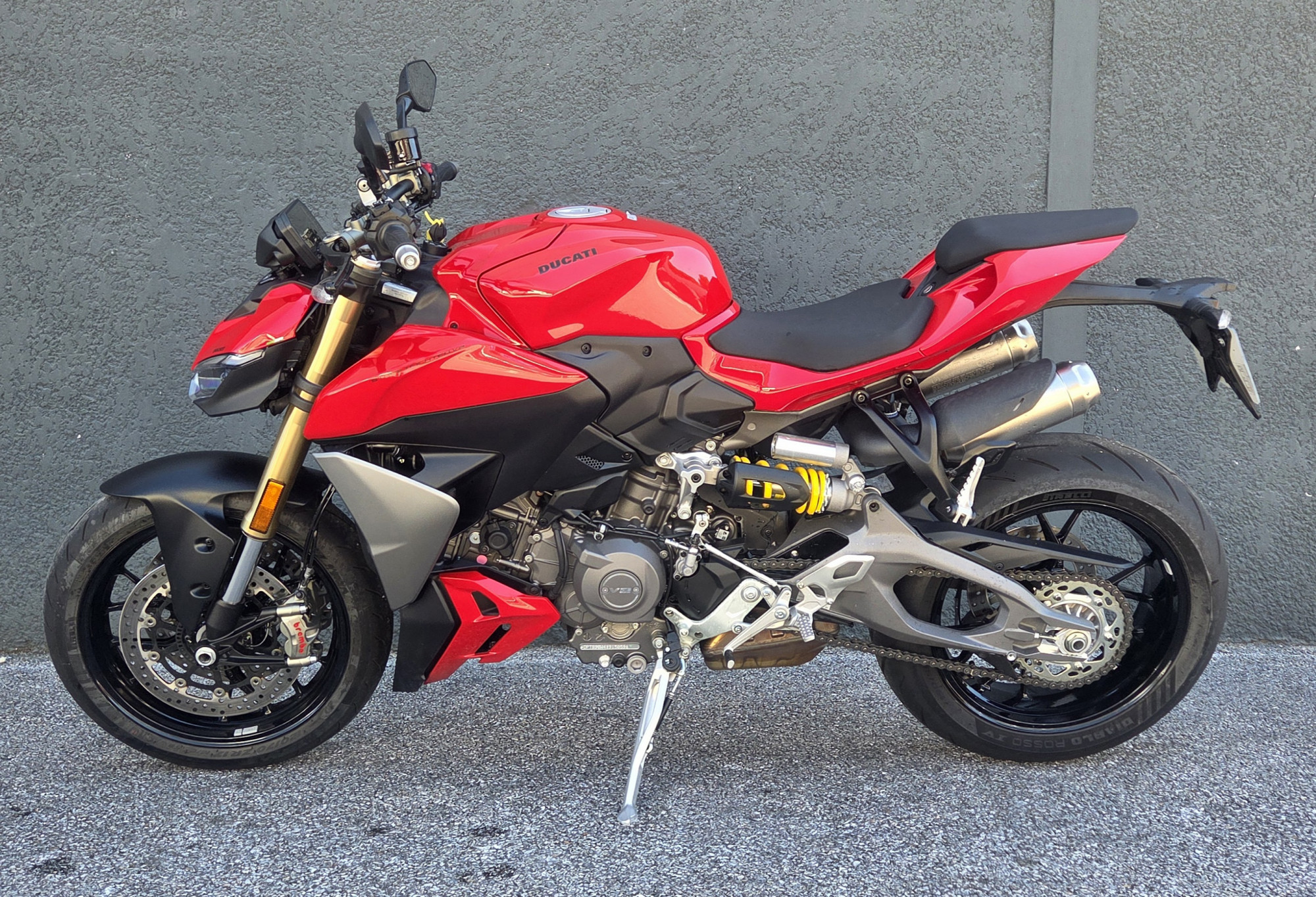 DUCATI STREETFIGHTER V2