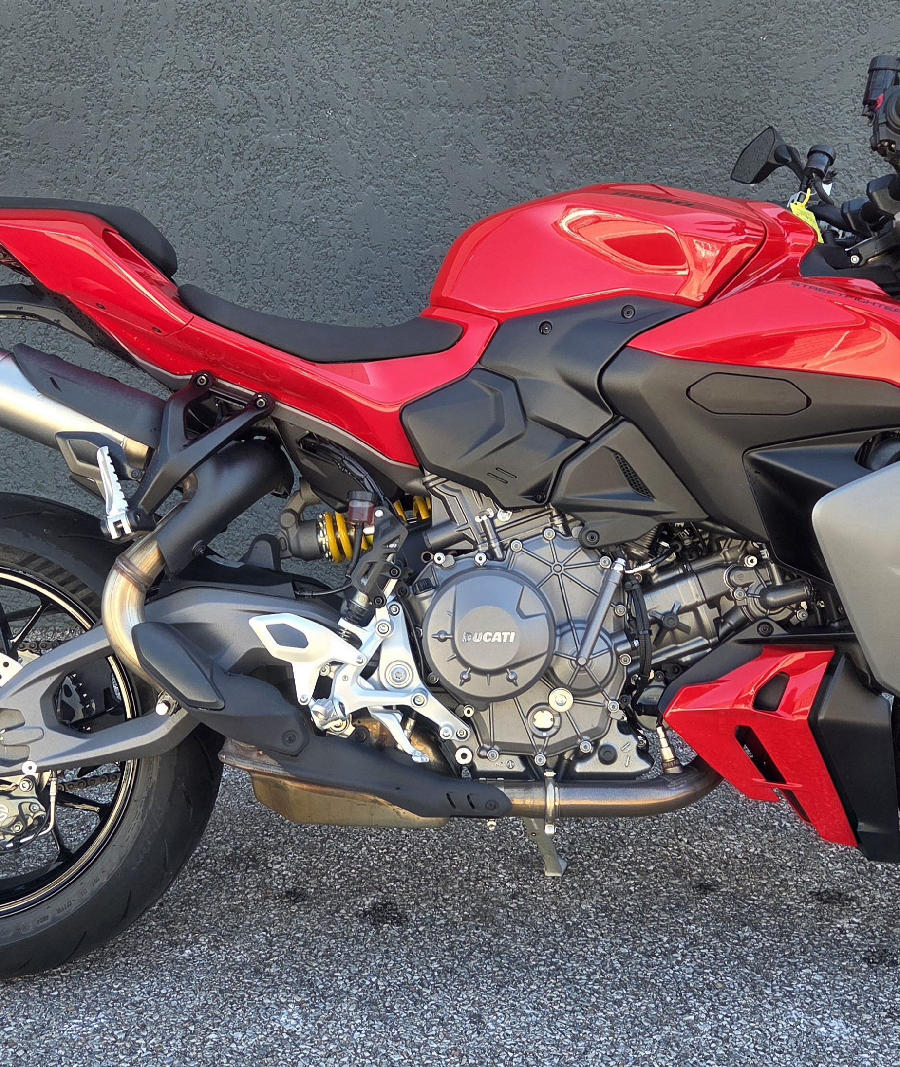 DUCATI STREETFIGHTER V2