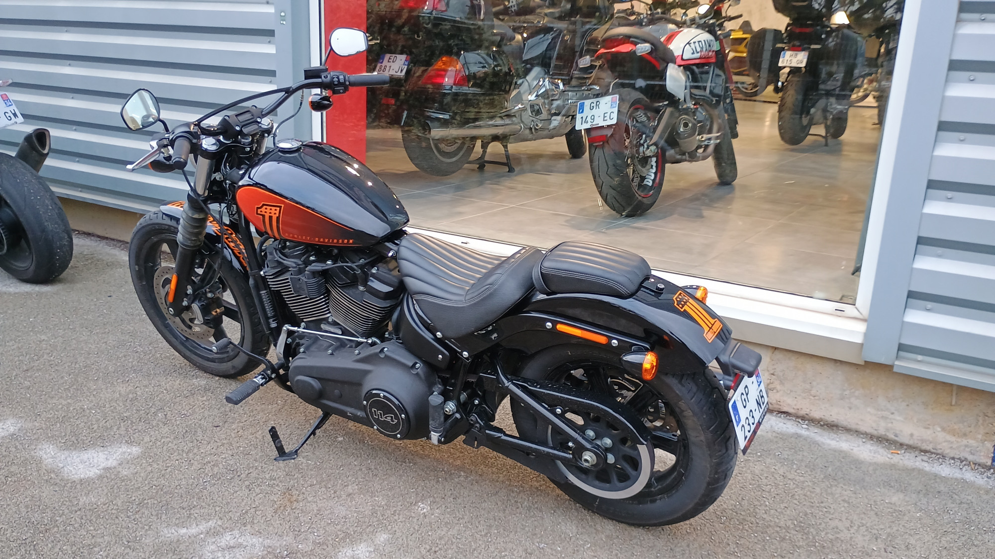 HARLEY-DAVIDSON SOFTAIL STREET BOB 1868