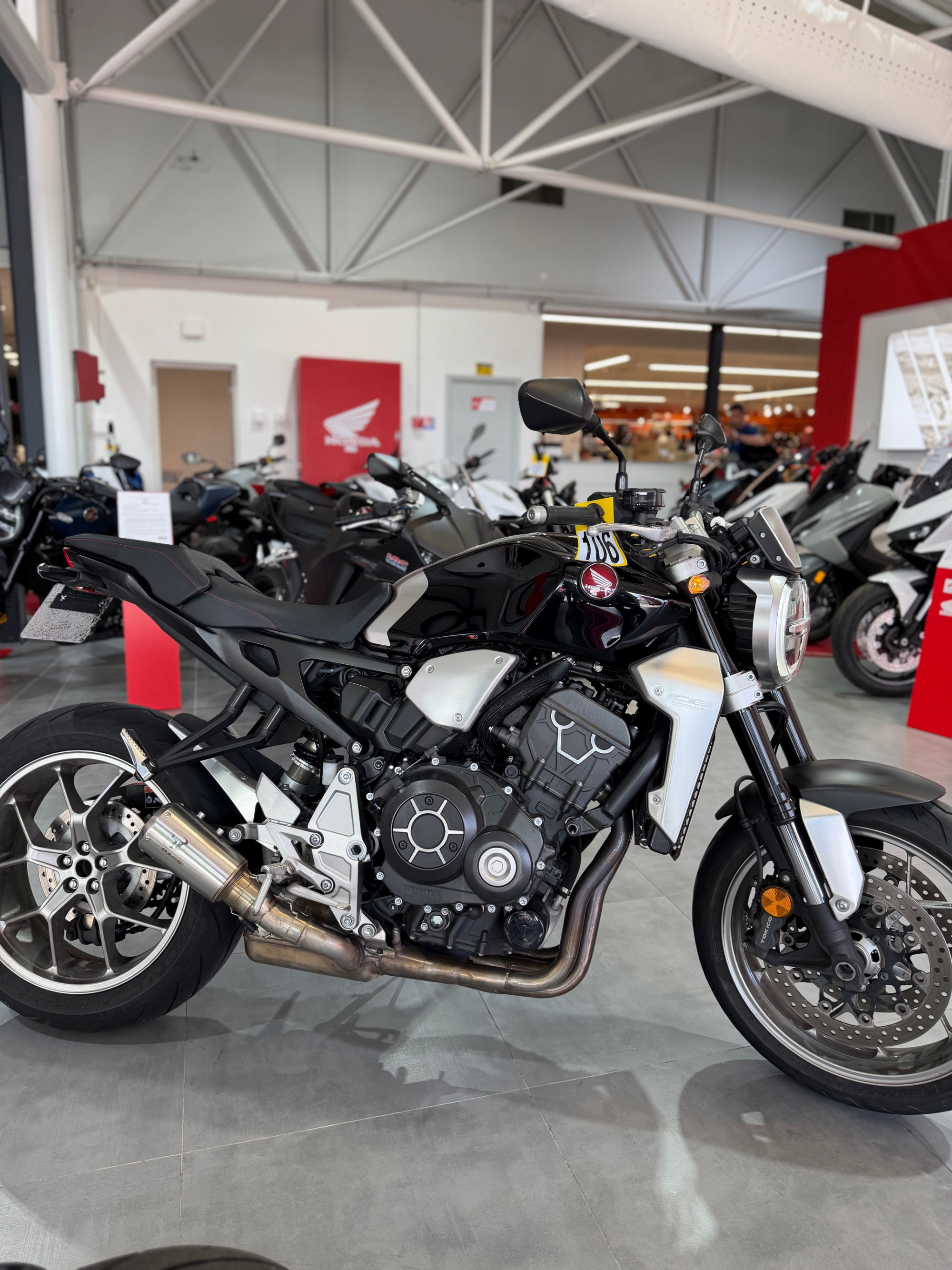 HONDA CB 1000 R