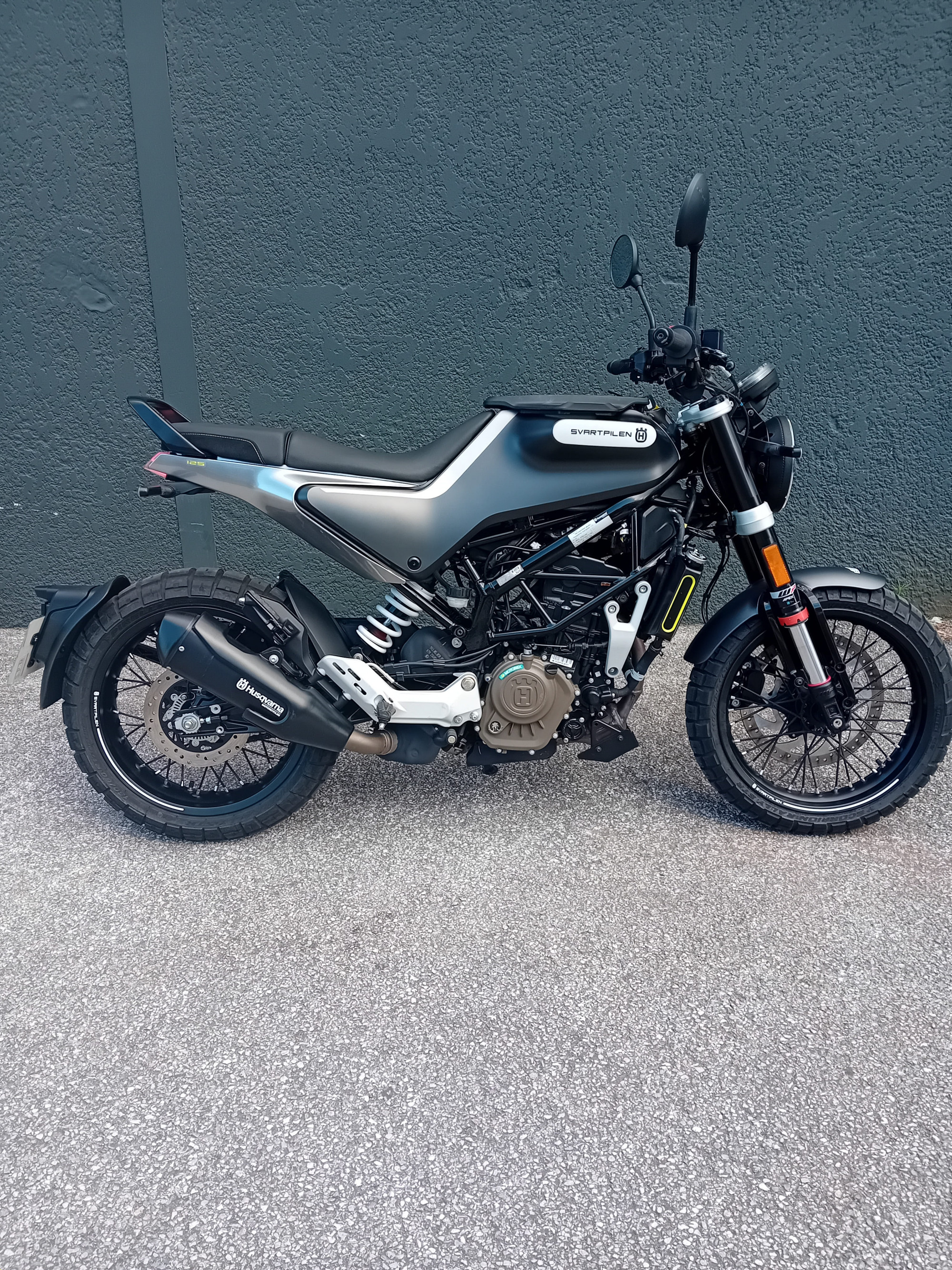 HUSQVARNA SVARTPILEN 125 ABS