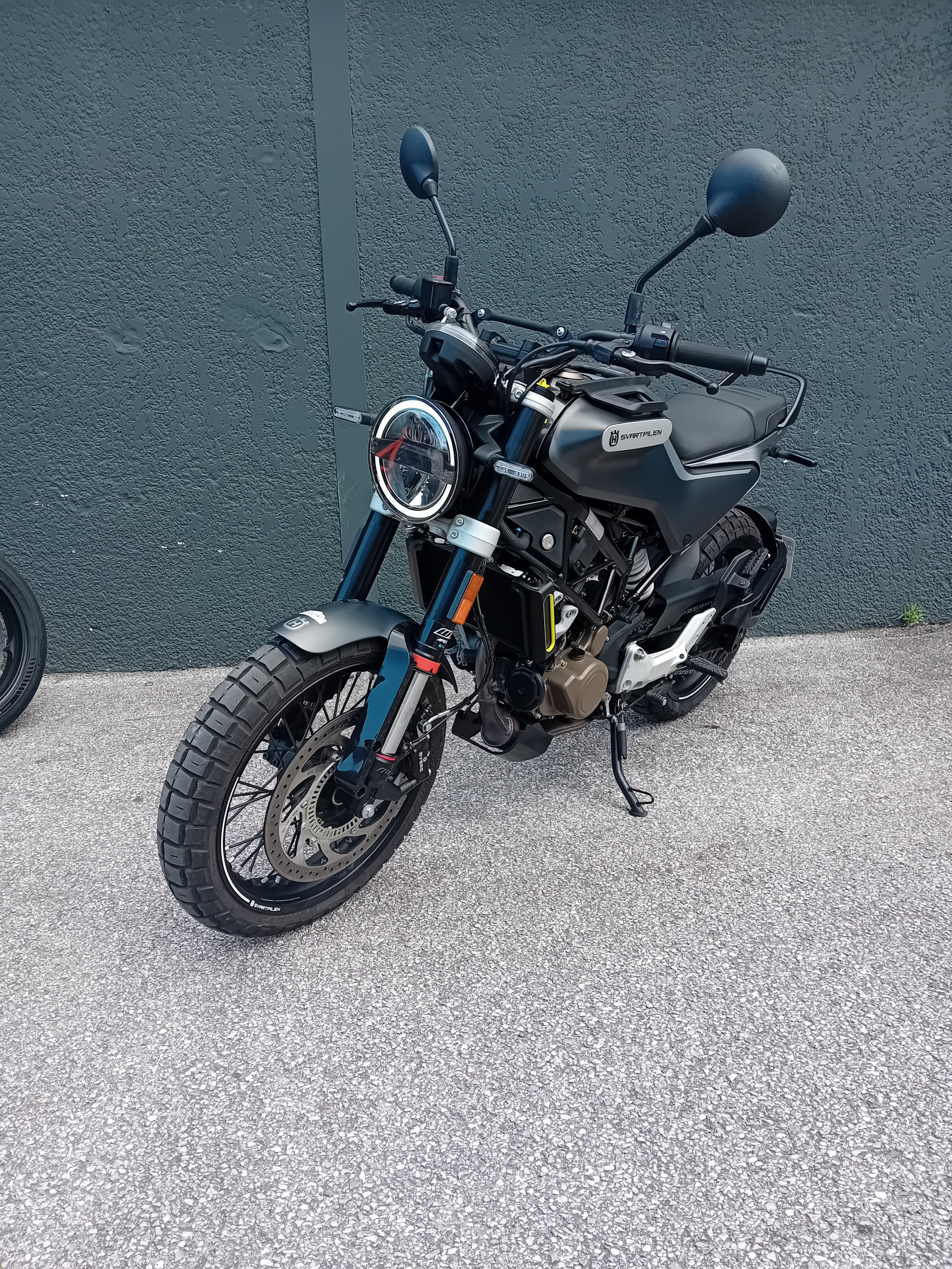 HUSQVARNA SVARTPILEN 125 ABS