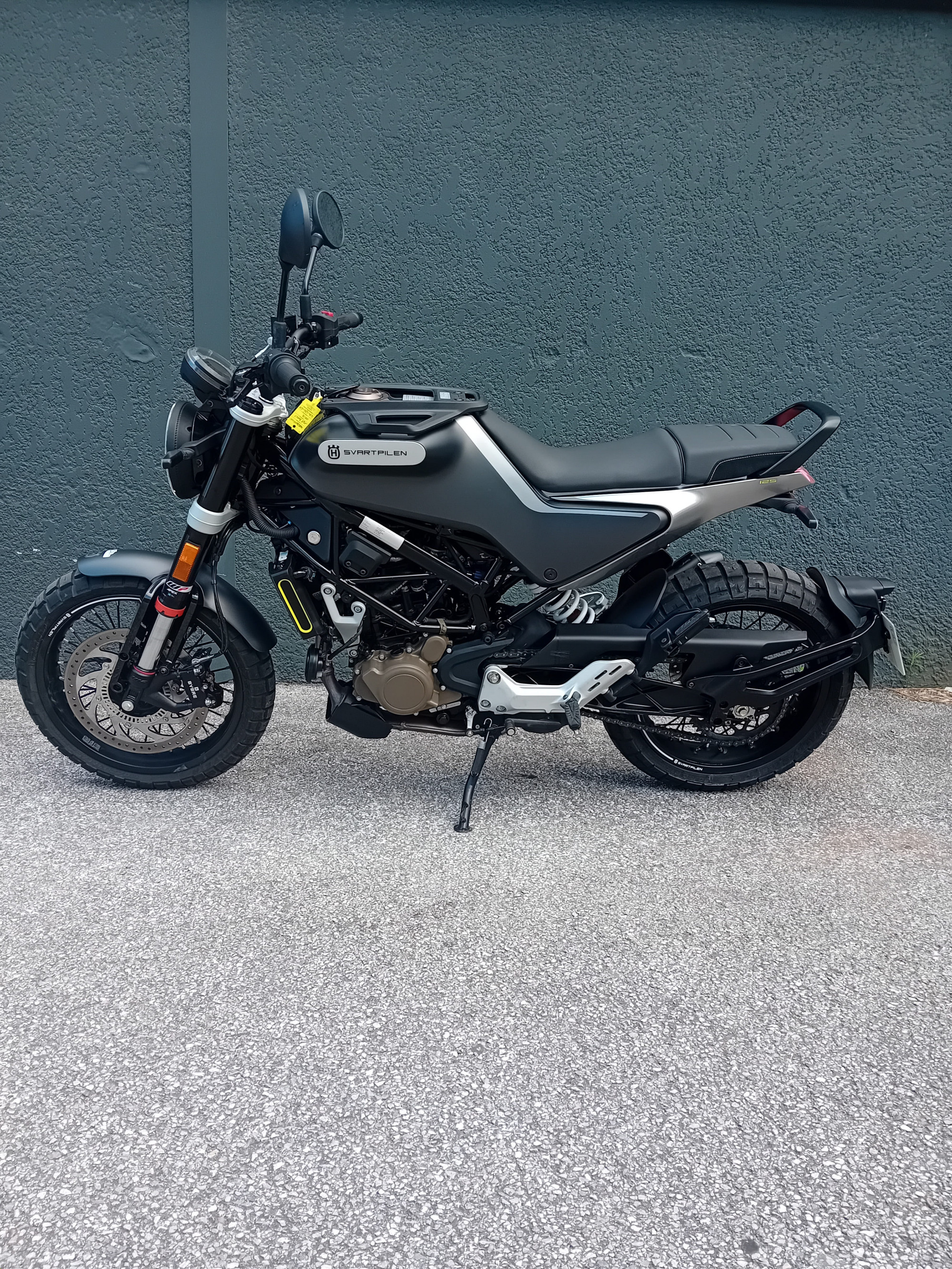 HUSQVARNA SVARTPILEN 125 ABS