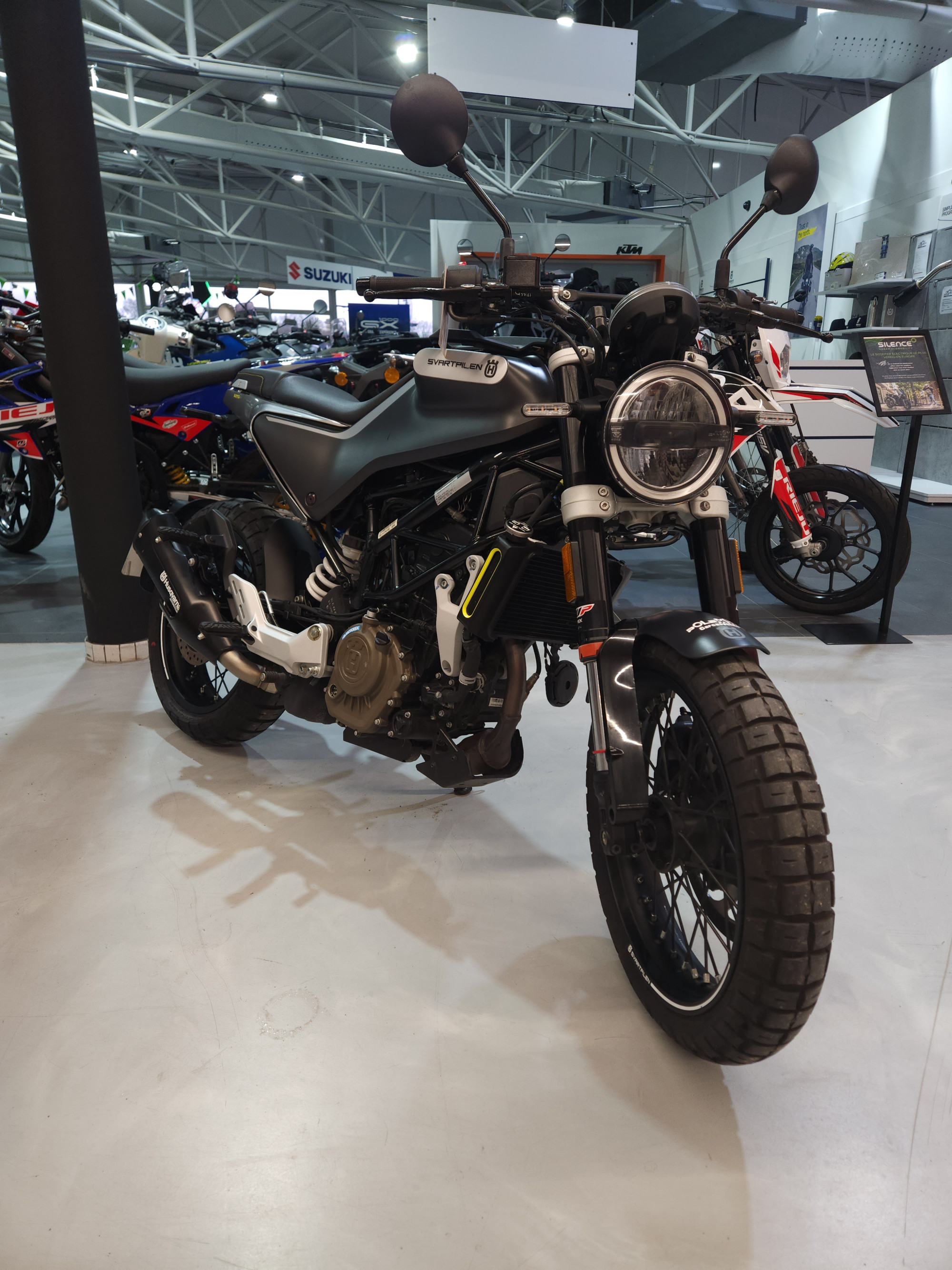 HUSQVARNA SVARTPILEN 125 ABS