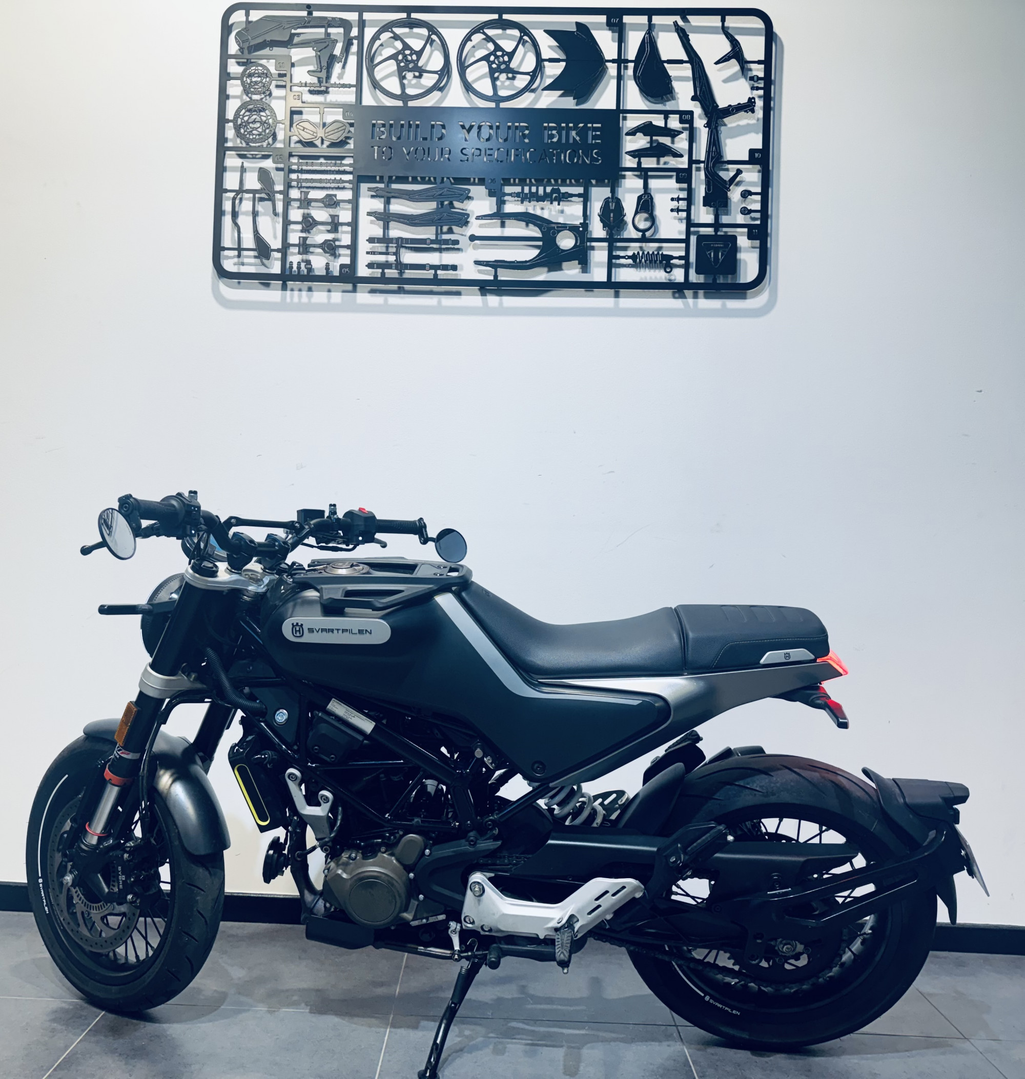 HUSQVARNA SVARTPILEN 125 ABS