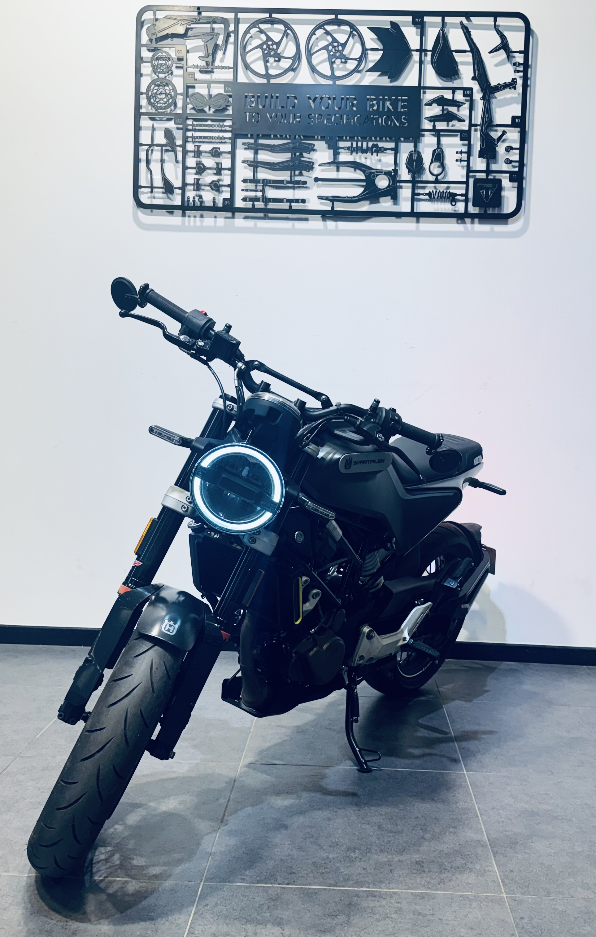 HUSQVARNA SVARTPILEN 125 ABS