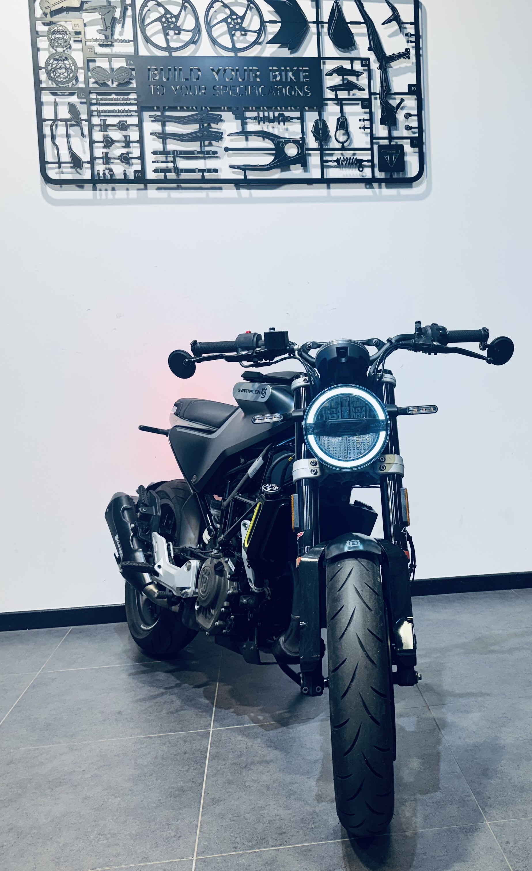 HUSQVARNA SVARTPILEN 125 ABS