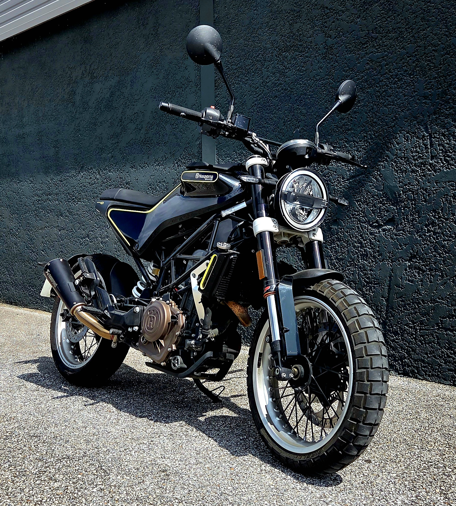 HUSQVARNA SVARTPILEN 401