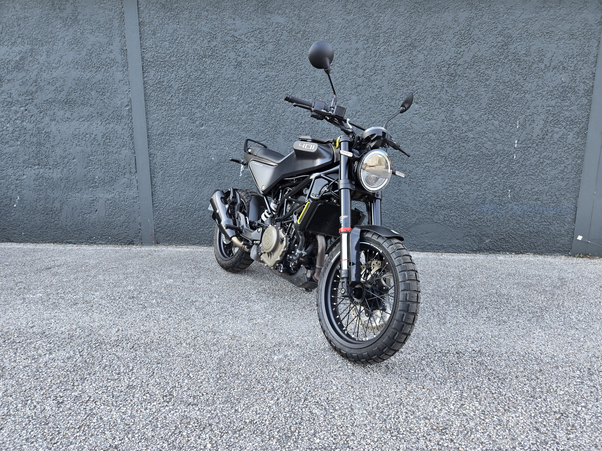 HUSQVARNA SVARTPILEN 401