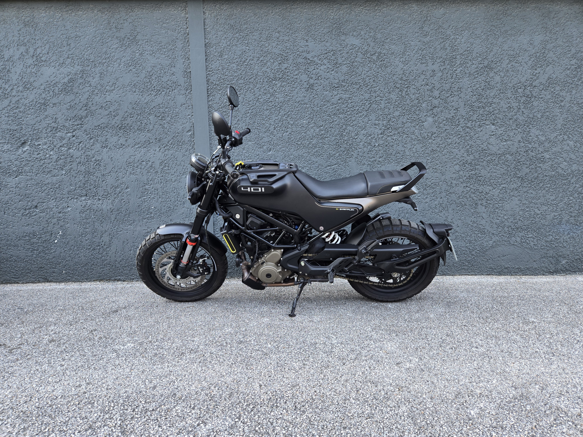 HUSQVARNA SVARTPILEN 401