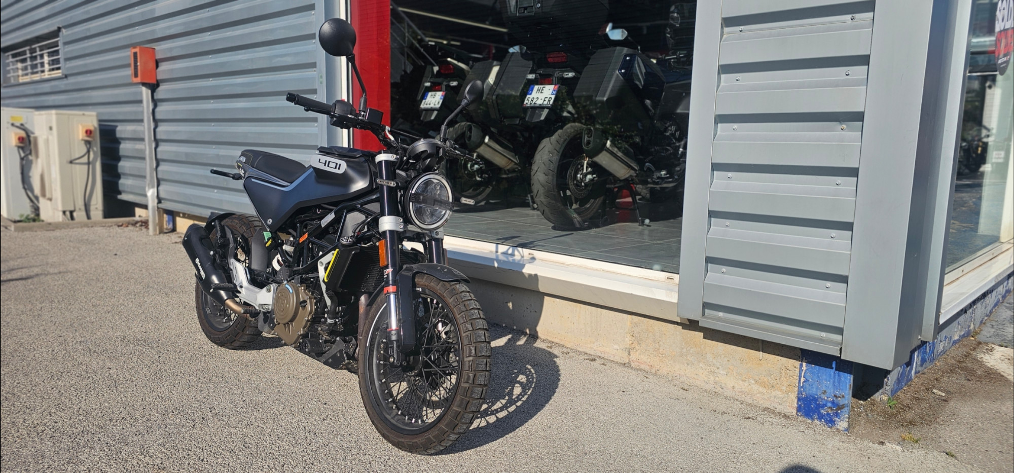 HUSQVARNA SVARTPILEN 401