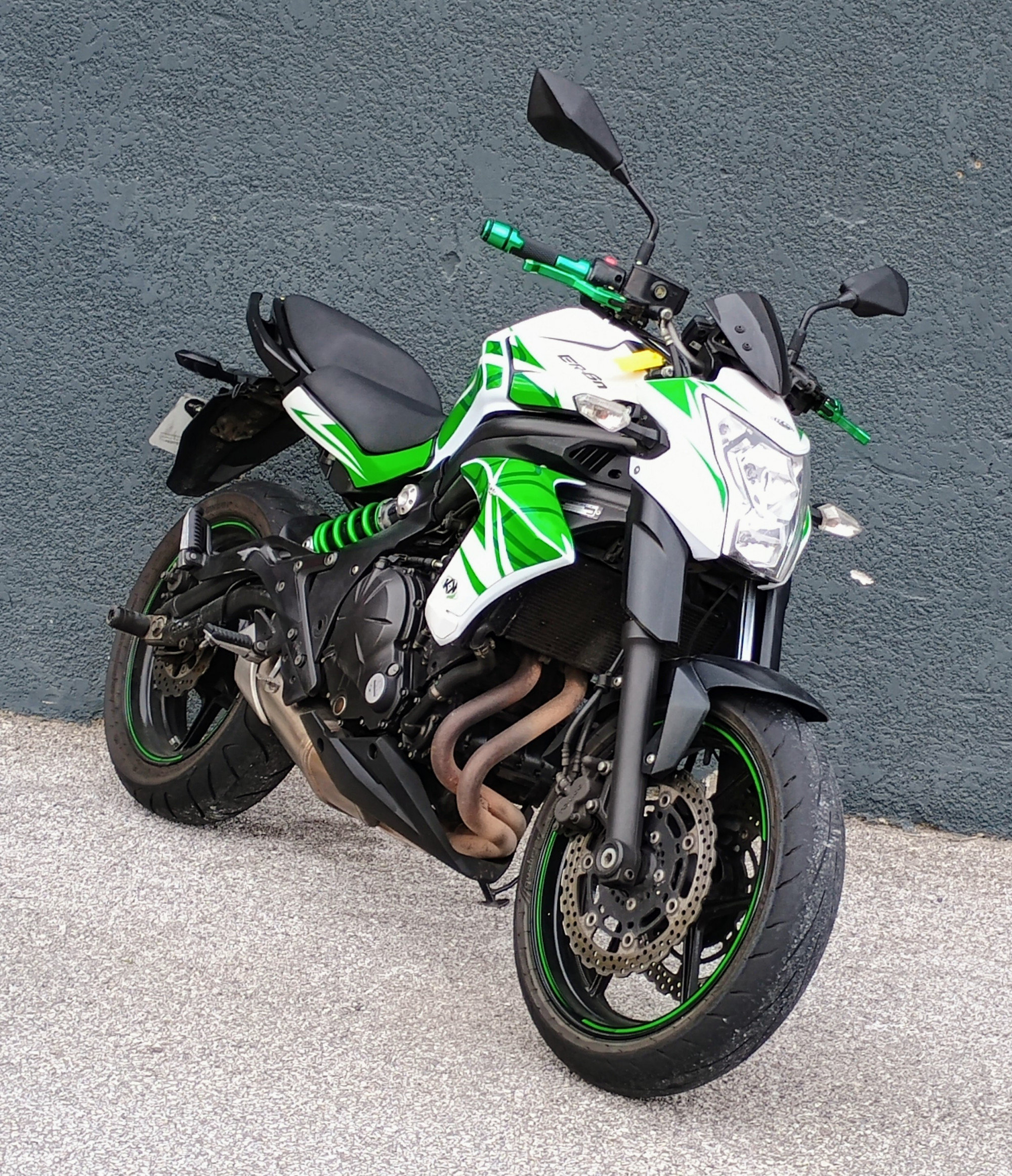 KAWASAKI ER-6